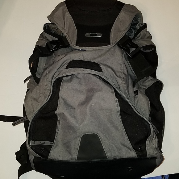 grey oakley backpack